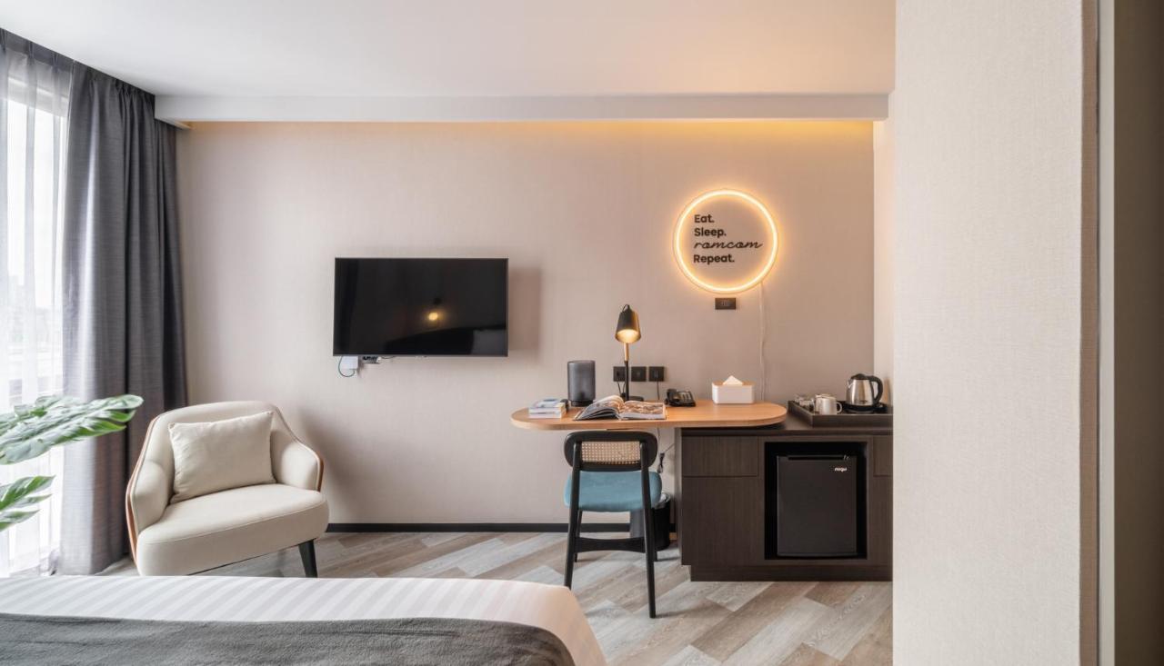 Seekers Finders Rama IV Hotel Surestay Collection By BW Bangkok Exterior photo