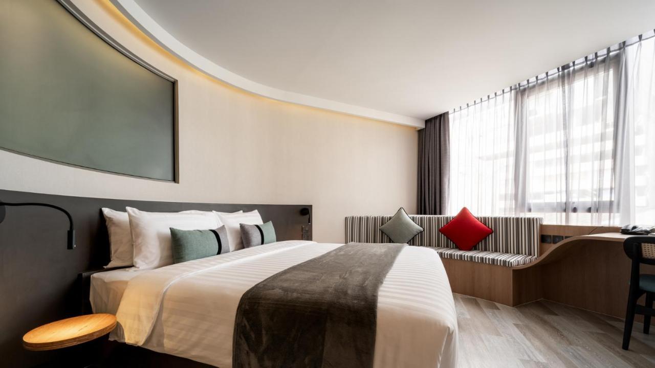 Seekers Finders Rama IV Hotel Surestay Collection By BW Bangkok Exterior photo